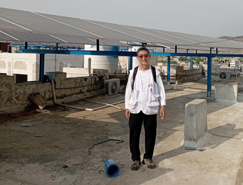 2023年，李耀辉在也门兴建太阳能板。