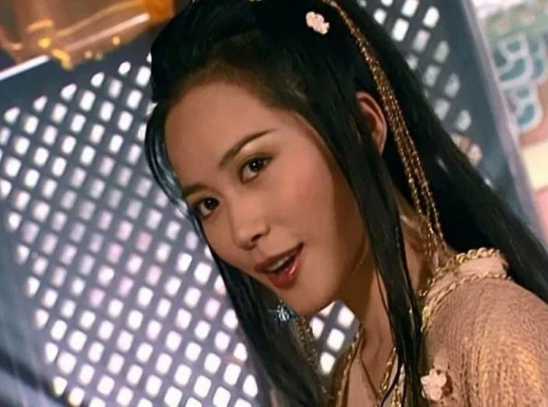 俞飞鸿昔日在1999版的《小李飞刀》饰演惊鸿仙子，当时被誉为美过同剧的范冰冰和贾静雯。