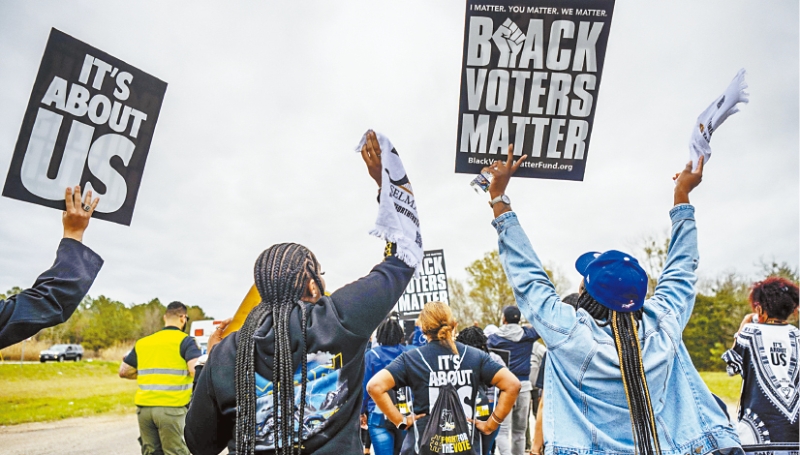 在2023年12月的一项民意调查中，在全国范围内，只有50%的黑人成年选民表示他们支持拜登，远低于2021年7月的86%。 资料图片