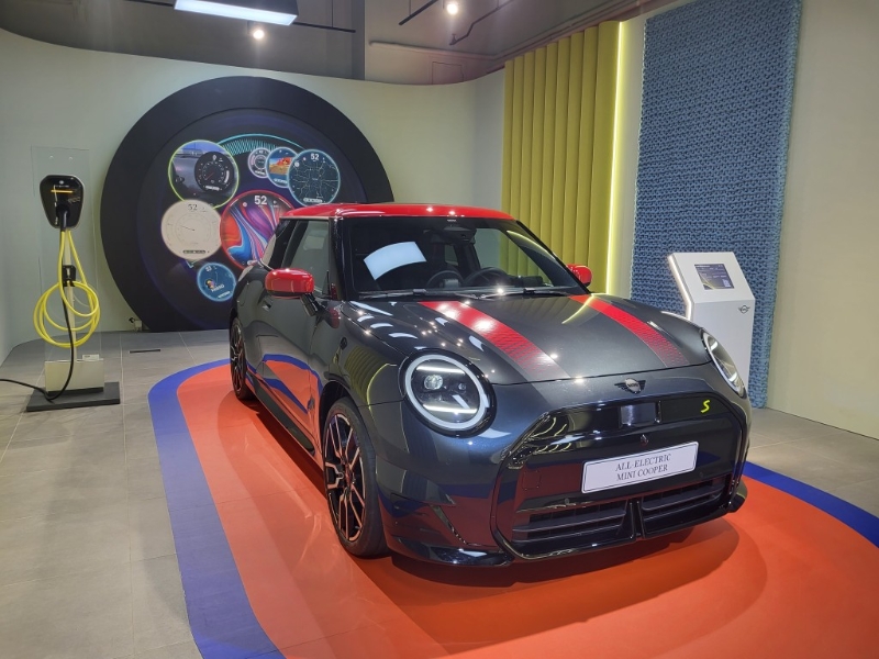 全新MINI Cooper SE 3-Door电动车香港开售，全套JCW配件齐备，“一换一”HK$279,800起