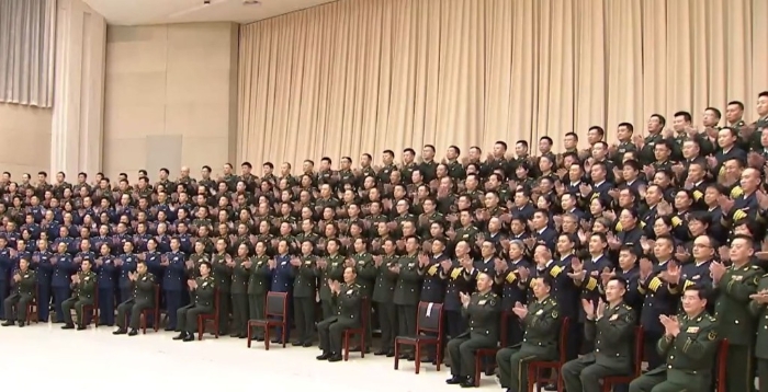 习近平在天津视察驻当地的部队，要求军队在新一年坚决完成各项任务