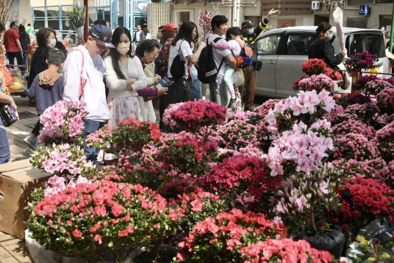 警方昨日起于花墟实施封路措施。