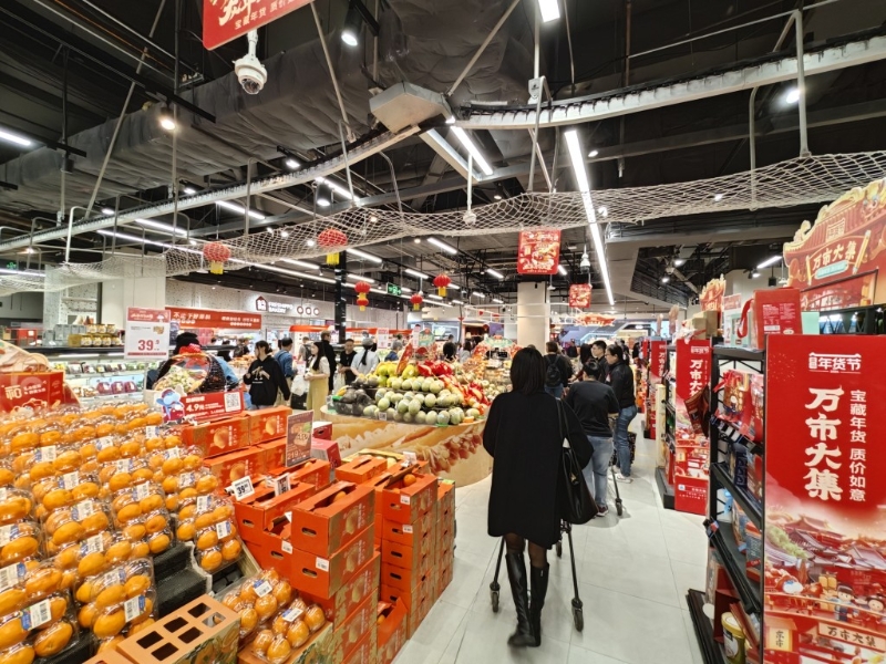 不少港人赴深圳超市购物