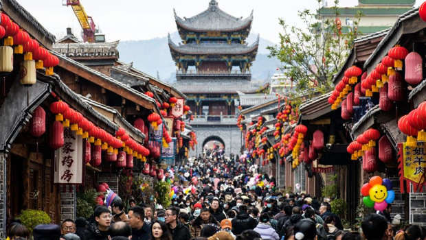 为了迎接即将到来的春节出游高峰，各地景区加码发布惠民政策，行业上市公司也积极备战。