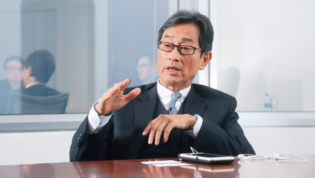香港股票分析师协会副主席郭思治表示，经济前景仍欠明朗，故投资上应该采取较稳健态度。