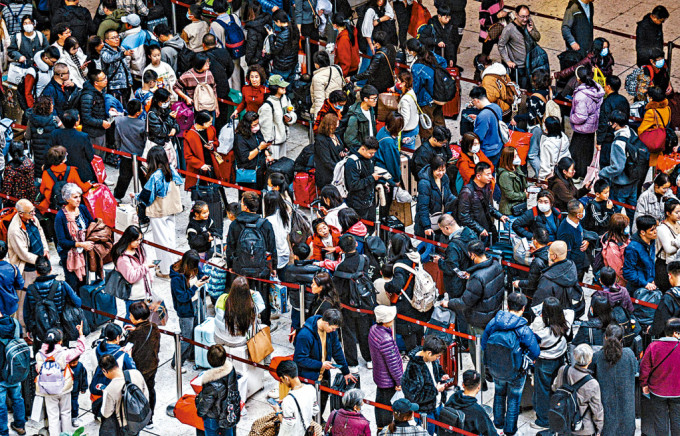香港去年共录得约2.1亿人次出入境。