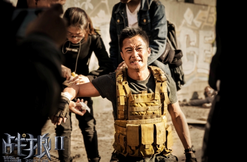 男星吴京近年因主演电影《长津湖》、《战狼》系列屡创内地票房成绩，被封为内地票房灵药。