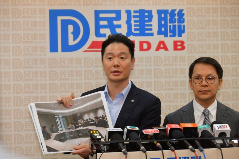 周浩鼎表示，香港政治人物接受外国媒体访问属「家常便饭」，没有顾虑。