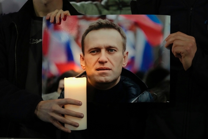 回应纳瓦尔尼之死，美国周五宣布对俄“重大制裁”。