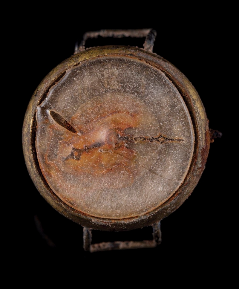 经历过广岛原爆的手表，指针停留在原子弹爆炸那一刻。美联社