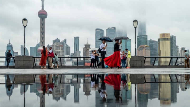 雨下的上海外滩。