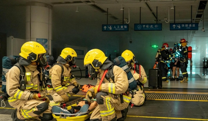 港深两地消防及警方跨部门在深圳湾口岸联合救援演习。 消防处fb