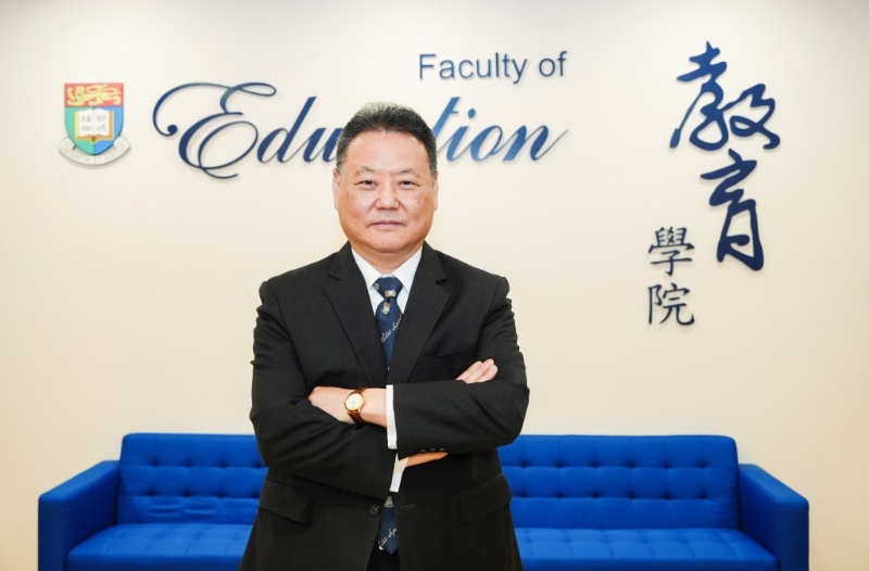 香港大学教育学院院长杨锐接受本报专访时形容，学界应对时有点慌张。