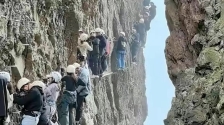 浙江雁荡山攀岩客堵山腰，景区“打劫”：救援每人300元