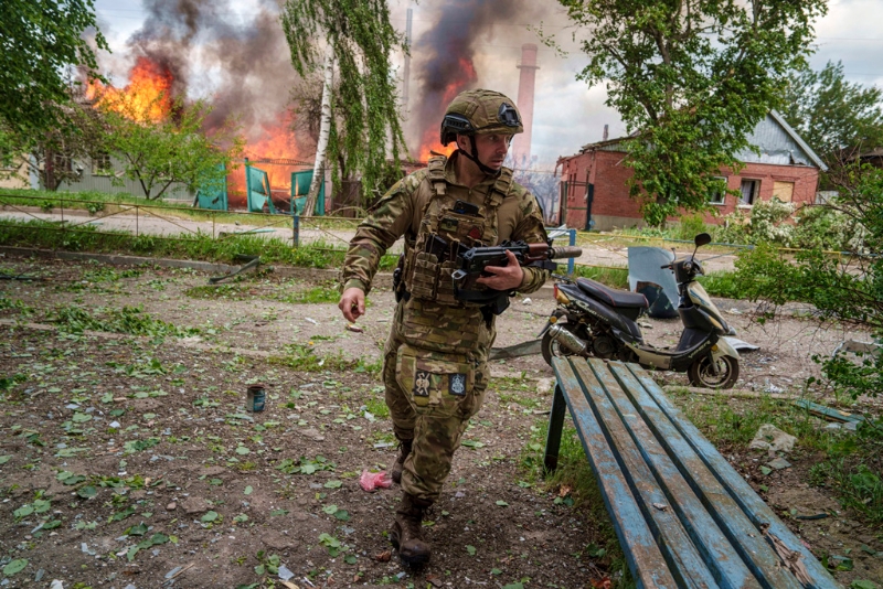 俄军跨越边境突袭乌克兰东北部哈尔科夫州