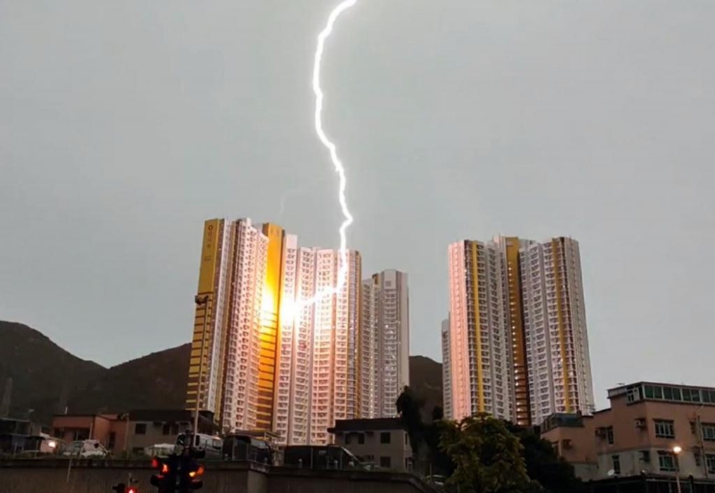 去年6月，屯门和田邨和喜楼有单位外墙遭闪电击中，轻微受损。1