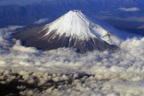 日本静冈县侧富士山开山5日已有4人罹难，超越五年平均数。 美联社