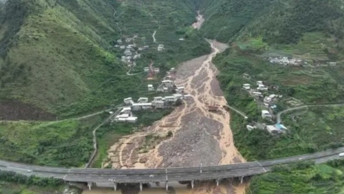 村庄被山泥淹埋