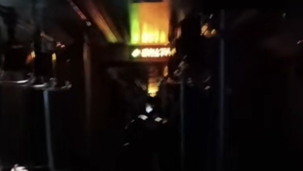 深圳地铁大停电车站黑漆漆，无网络讯号网民以为手机坏掉