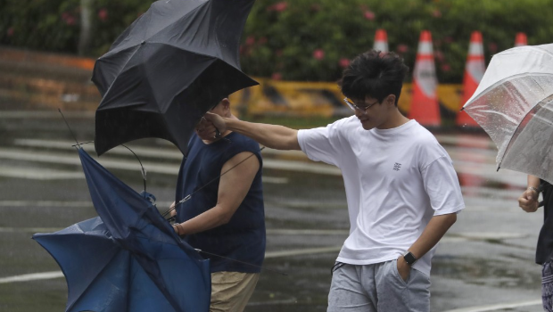 台风格美｜吹袭台湾酿至少5死531伤，全台停工停课