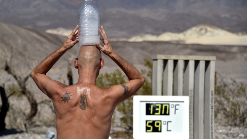 加州死亡谷经常超过50°C，地面温度随时超过80°C甚至更热。路透社