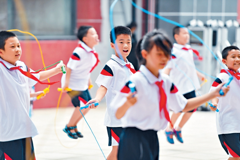 有研究揭示，香港小学生每周的平均体育课时约为90分钟。