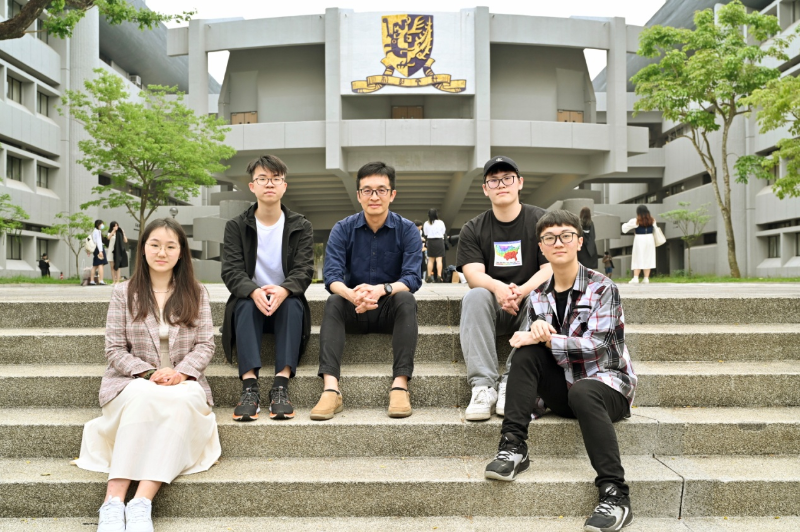 香港中文大学（深圳）联同香港中文大学推出让学生于两地校园修读的双主修课程。图为参与跨学科数据分析及X双主修课程的学生和老师。