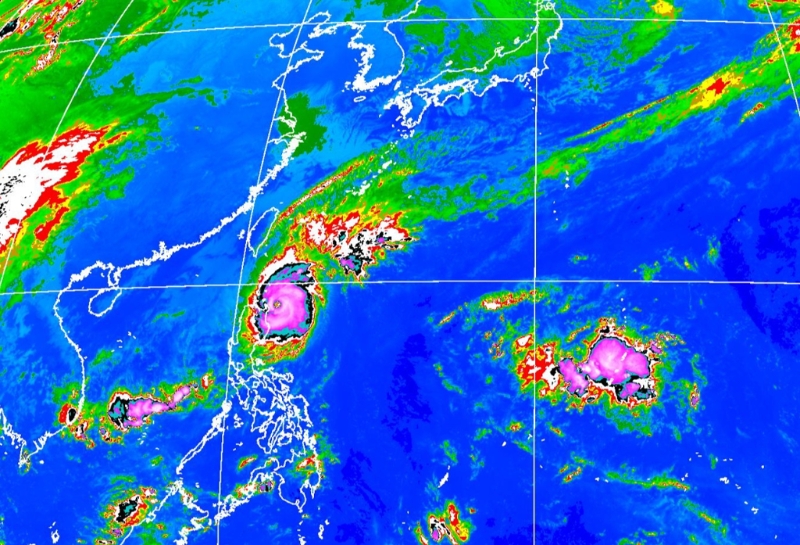 气象专家表示，西北太平洋持续有热带扰动或台风发展，不排除靠近台湾。（中央气象署提供）