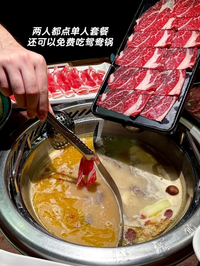 $88的精选套餐提供包括肉类五选一，选择有如美国西冷、羊肋卷、蒜泥鸡肉、羊肉及黑豚猪肉等五款肉类选择。