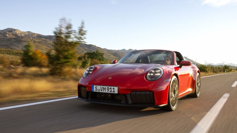 保时捷911 Targa4 GTS搭载Turbo-Hybrid高性能混合动力系统，综合马力输出541pS。