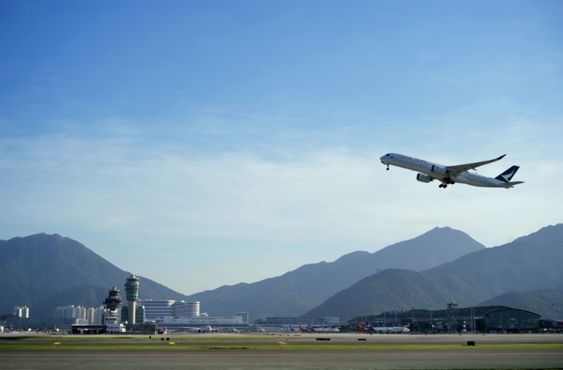 随着机场三跑上周四正式启用，航空界需储备大量人才。 资料图片