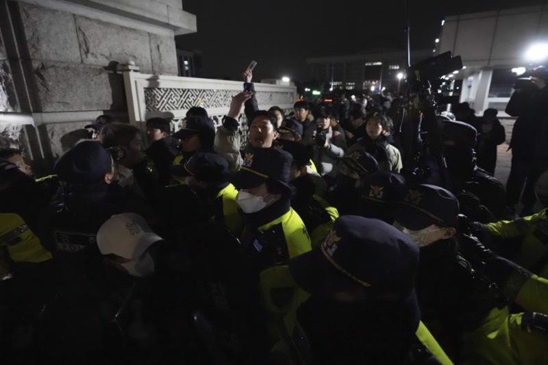 韩国总统尹锡悦3日宣布戒严。