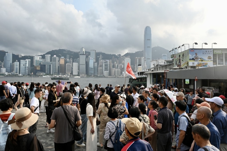 2007年“一签多行”推出，香港楼市亦大为受惠，价量齐升，中原城市领先指数CCL由2007年底66.98点，升至2015年最高146.92点。